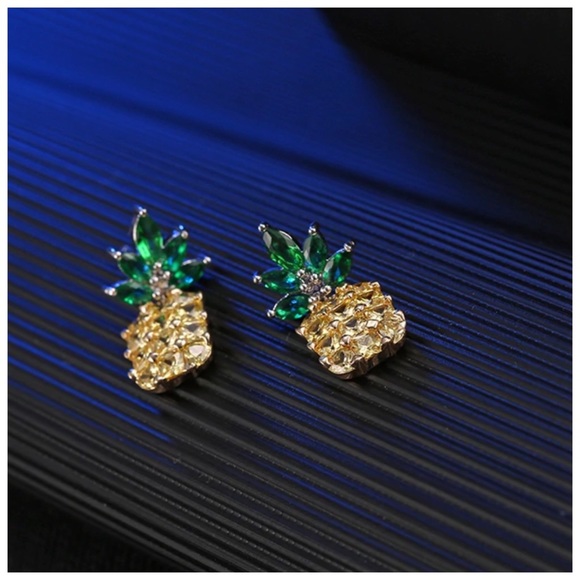 🌺 Swarovski Crystals The Hylldi pineapple Earrings - Picture 3 of 6